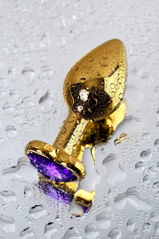 Анальная втулка Metal by TOYFA, металл, золотая, с фиолетовым кристаллом, 8 см, Ø 3 см, 165 г